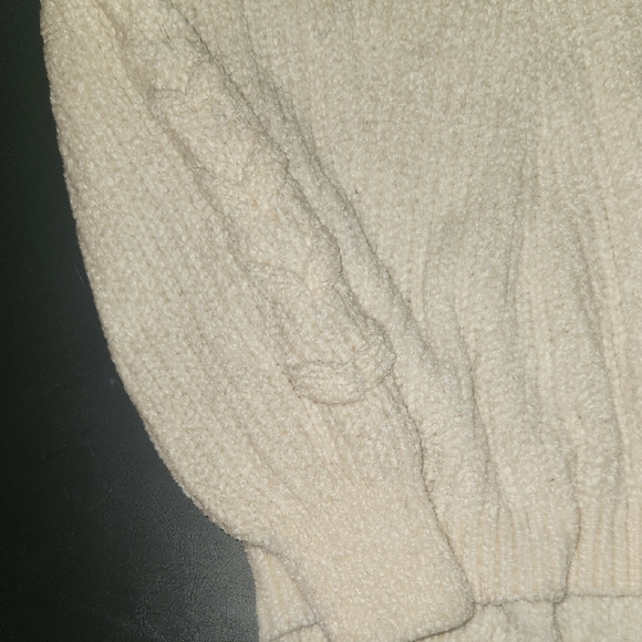 No Boundaries Off-White V-Neck Sweater - Picture 3 of 9